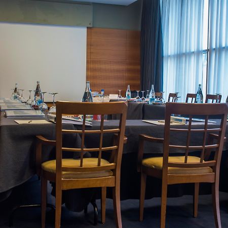 Gran Hotel Lakua Vitoria-Gasteiz Zewnętrze zdjęcie A meeting room at the hotel