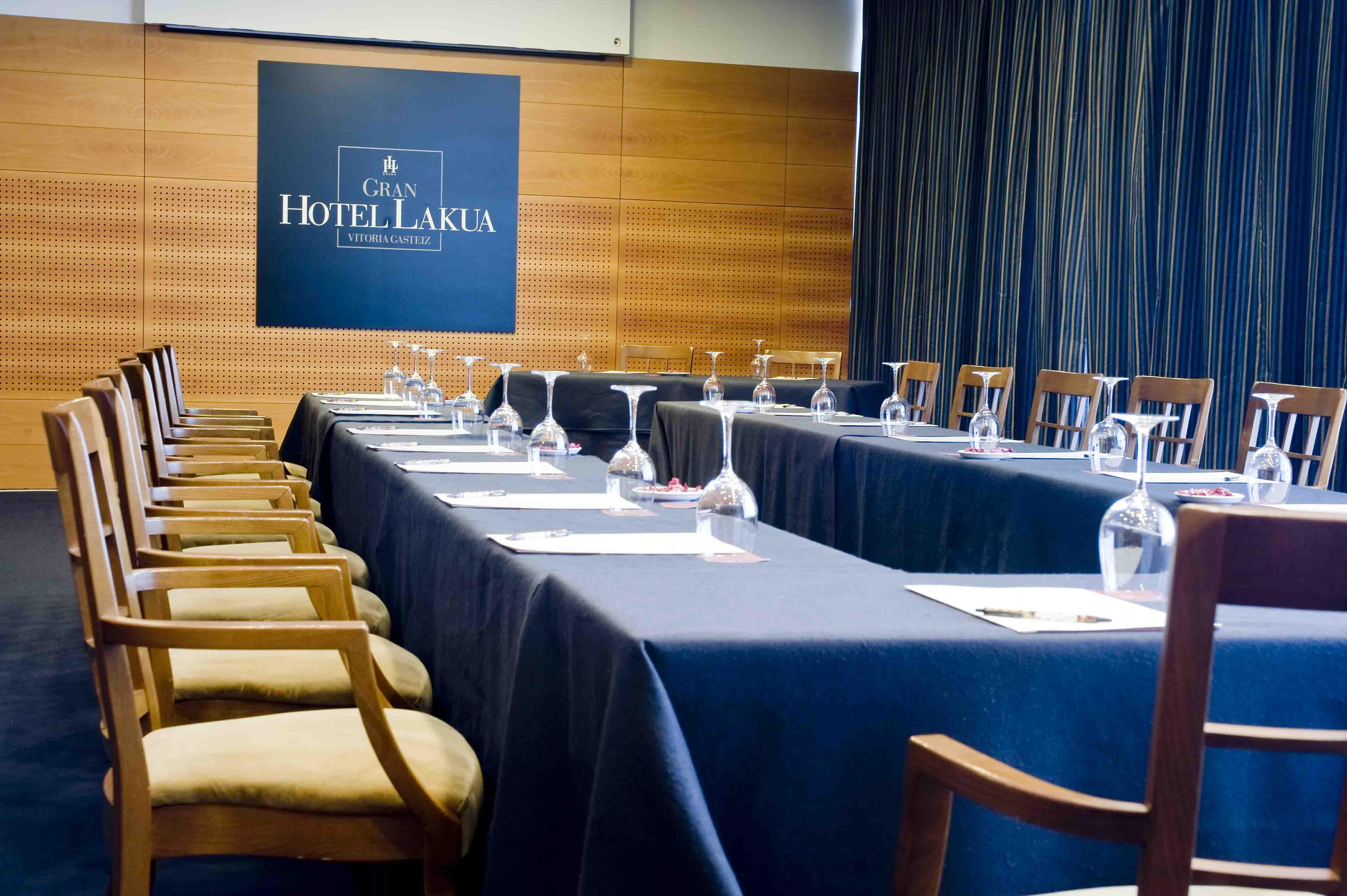 Gran Hotel Lakua Vitoria-Gasteiz Zewnętrze zdjęcie Meeting room