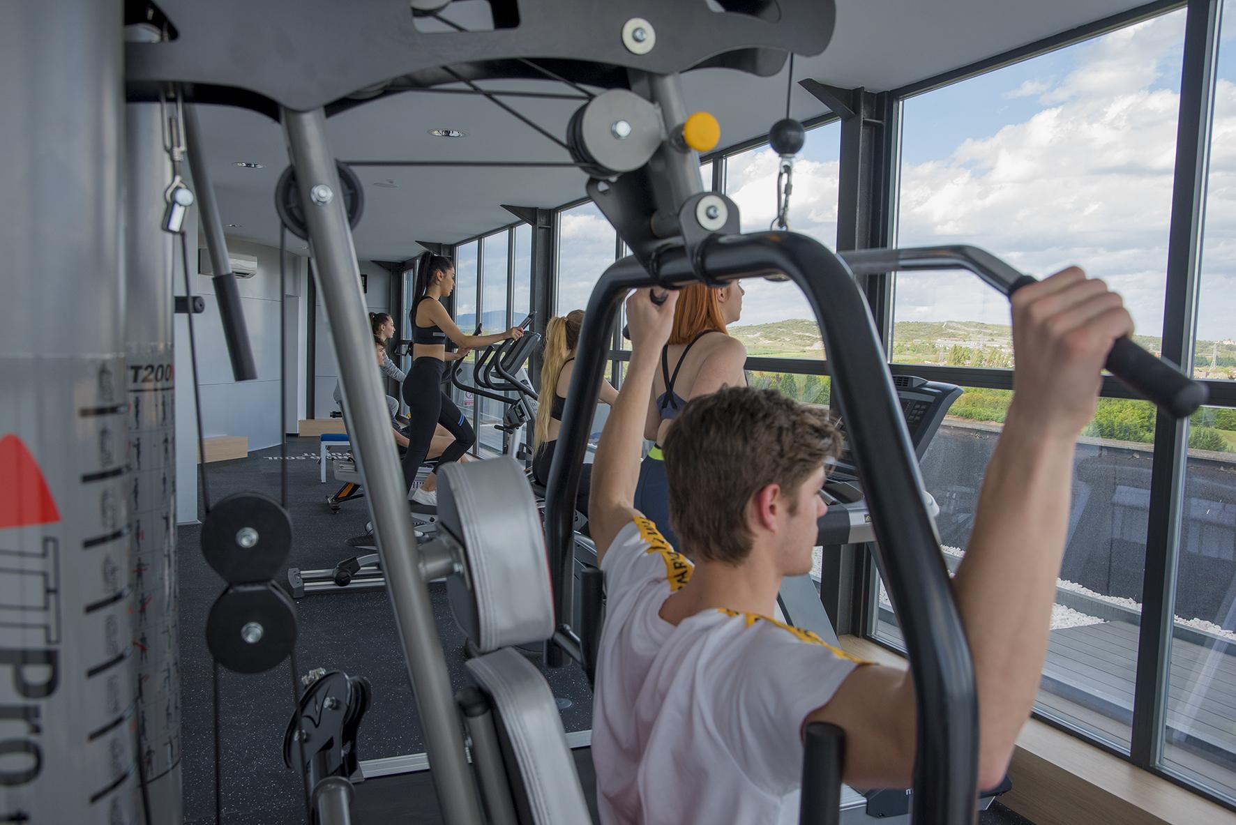 Gran Hotel Lakua Vitoria-Gasteiz Zewnętrze zdjęcie The gym at the University of Roehampton