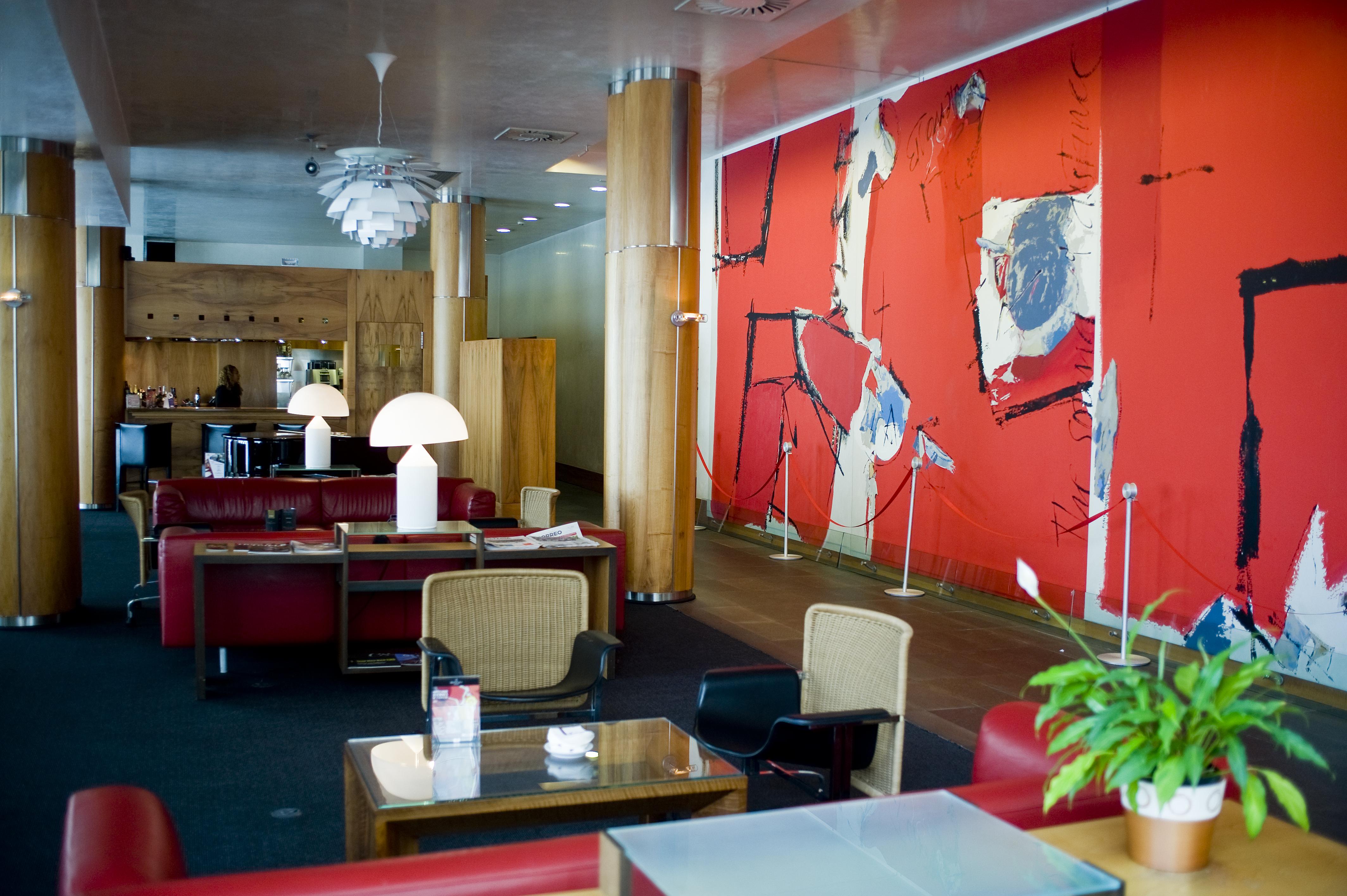 Gran Hotel Lakua Vitoria-Gasteiz Zewnętrze zdjęcie The lounge at the airport
