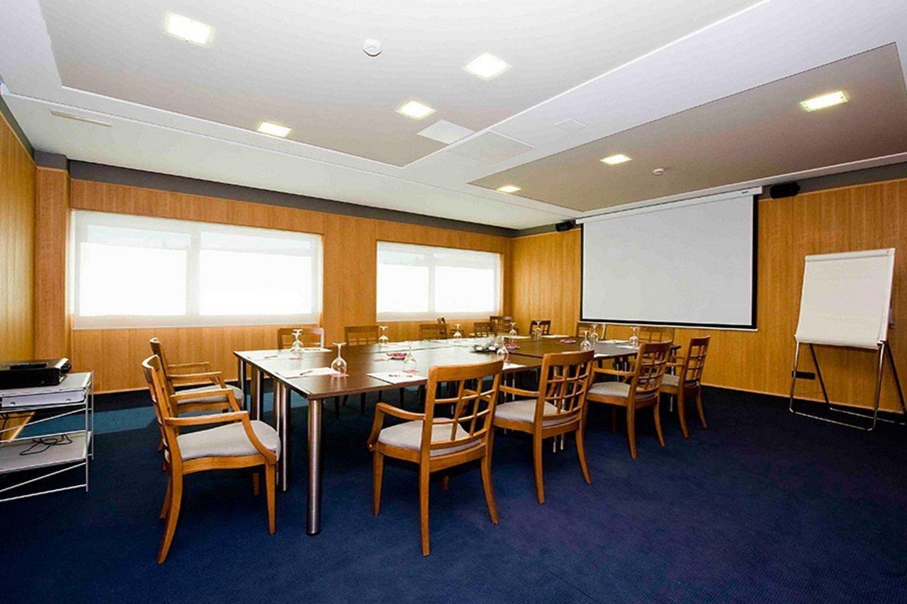 Gran Hotel Lakua Vitoria-Gasteiz Zewnętrze zdjęcie Meeting room