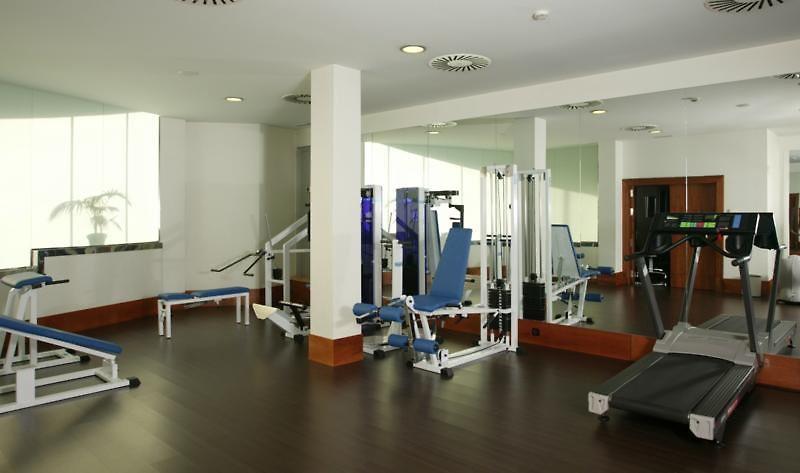 Gran Hotel Lakua Vitoria-Gasteiz Zewnętrze zdjęcie A gym in a hotel
