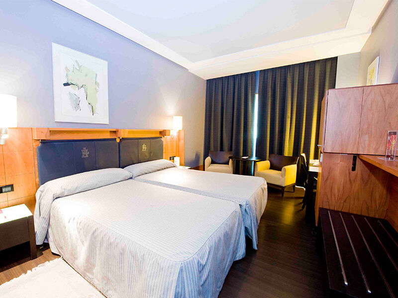 Gran Hotel Lakua Vitoria-Gasteiz Zewnętrze zdjęcie A room at the hotel